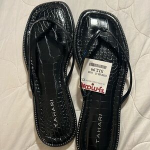 NWT Tahari embossed square toe black flip flops- size 8